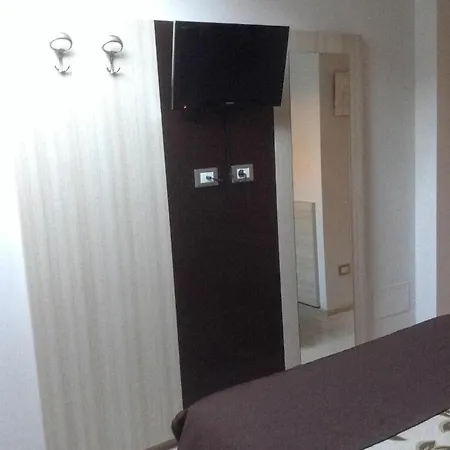 Holiday- Finestrella 3* Bologna