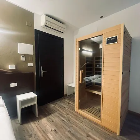 Holiday- Finestrella 3* Bologne