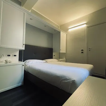 Hotel Holiday- Finestrella