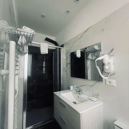 Holiday- Finestrella