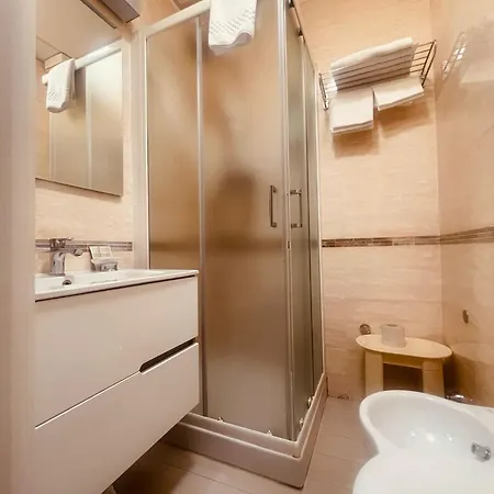 Holiday- Finestrella 3* Bologna