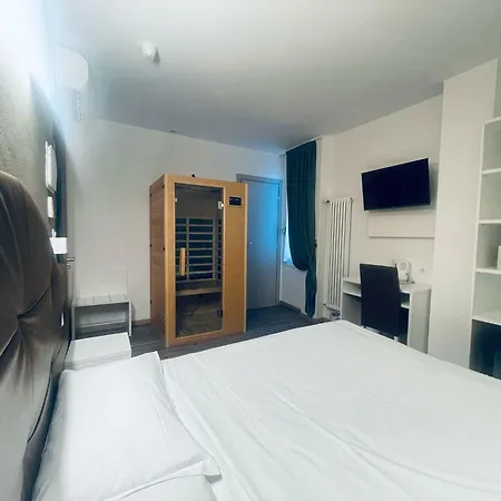 Holiday- Finestrella