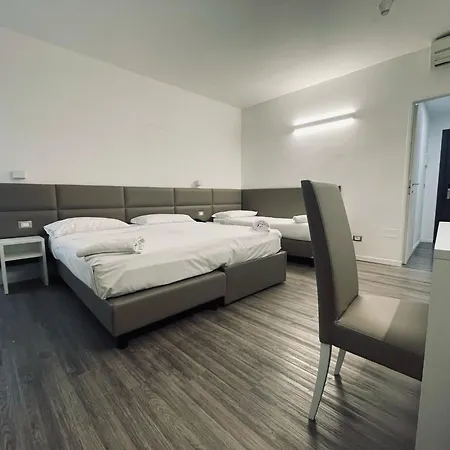 Holiday- Finestrella Hotel Bologne