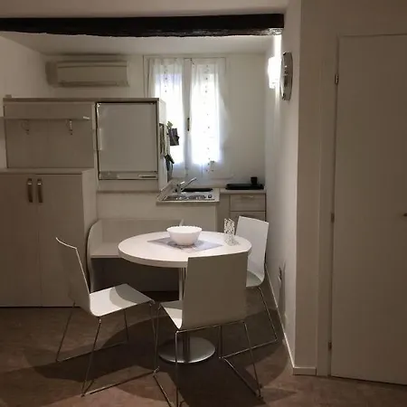 Szálloda Holiday- Finestrella Bologna