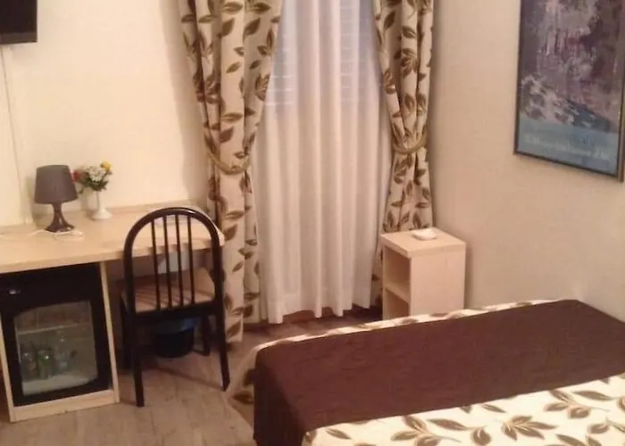 Holiday- Finestrella