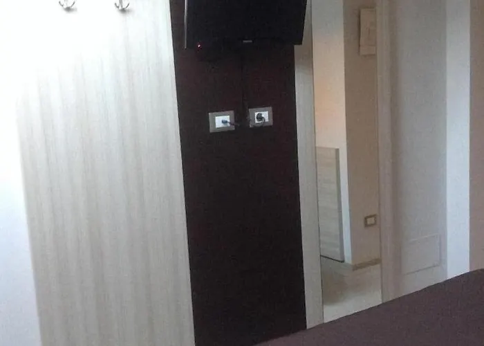 Holiday- Finestrella 3* Bologna