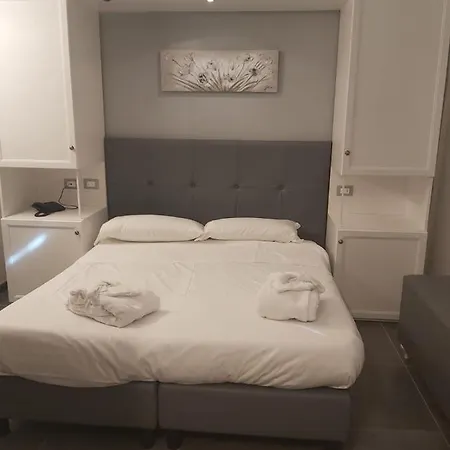 Holiday- Finestrella Hotel Bologna