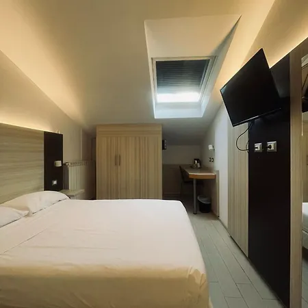 Hotel Holiday- Finestrella 3*