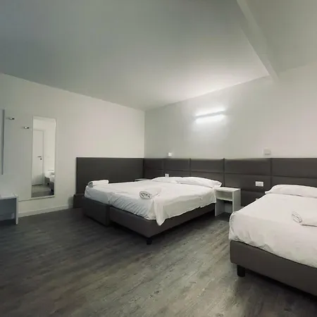 Holiday- Finestrella Hotell Bologna