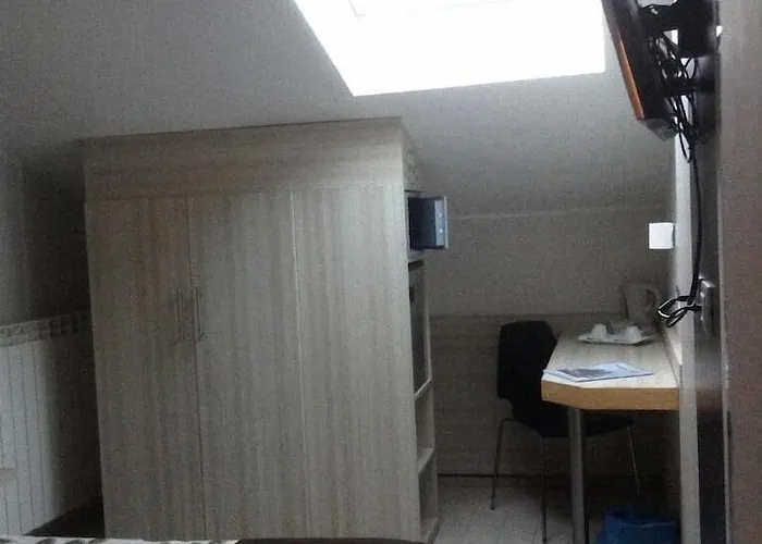 Holiday- Finestrella Hotell Bologna