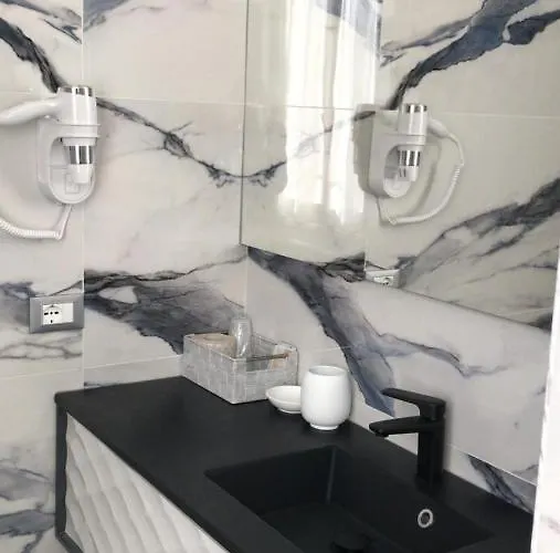 Holiday- Finestrella Hotell