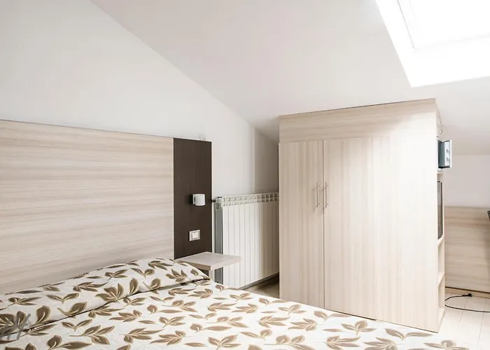 Hotell Holiday- Finestrella Bologna