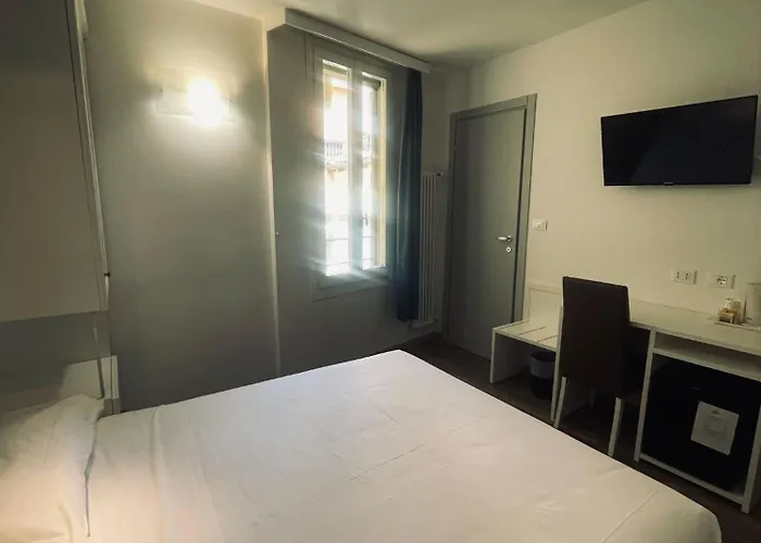 Holiday- Finestrella Hotell Bologna