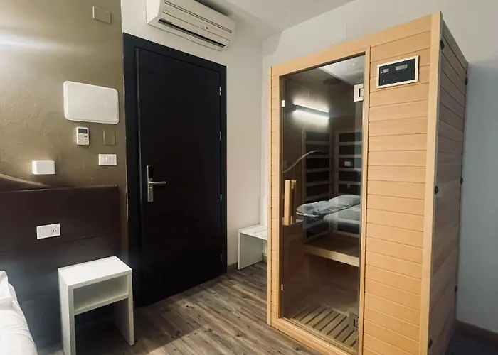 Holiday- Finestrella 3* Bologna