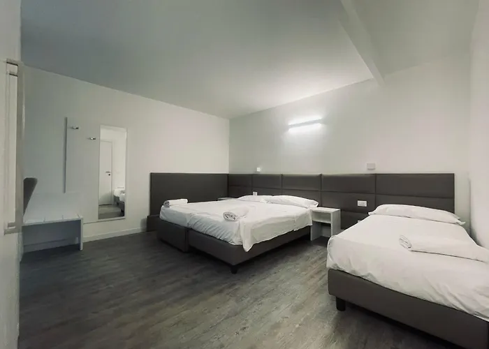 Holiday- Finestrella Hotell Bologna