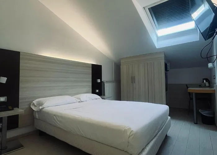 Hotell Holiday- Finestrella Bologna