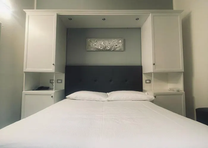 Holiday- Finestrella Hotell Bologna