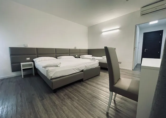 Holiday- Finestrella Hotell Bologna
