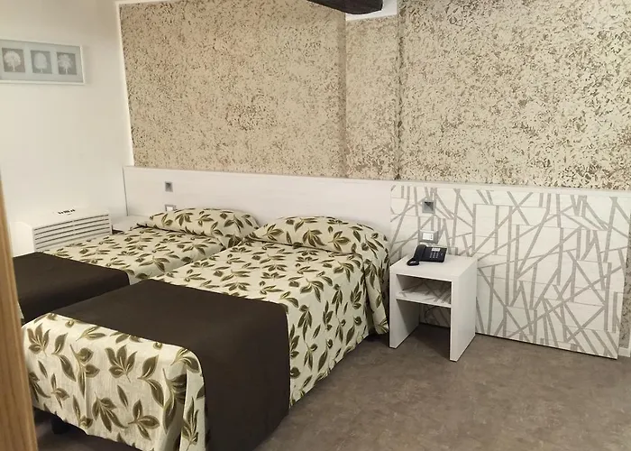 Holiday- Finestrella Hotell