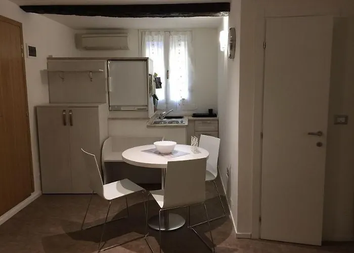 Hotell Holiday- Finestrella Bologna