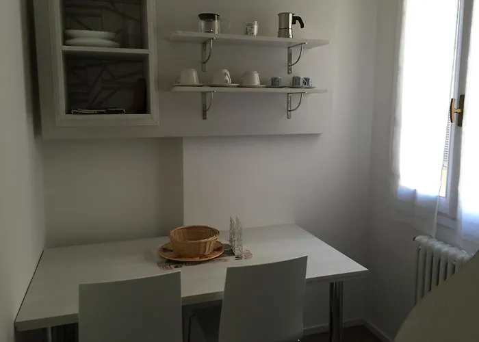 Hotell Holiday- Finestrella 3*