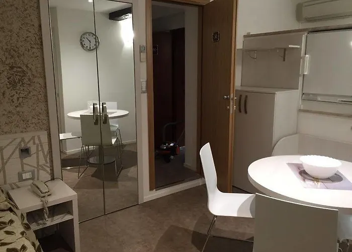 Hotell Holiday- Finestrella 3*