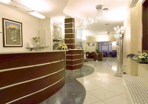 Hotell Holiday- Finestrella Bologna