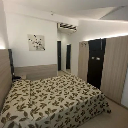 Holiday- Finestrella Hotell
