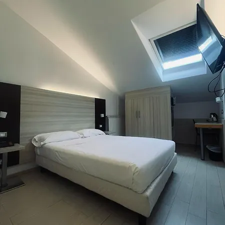 Hotel Holiday- Finestrella Bolonia