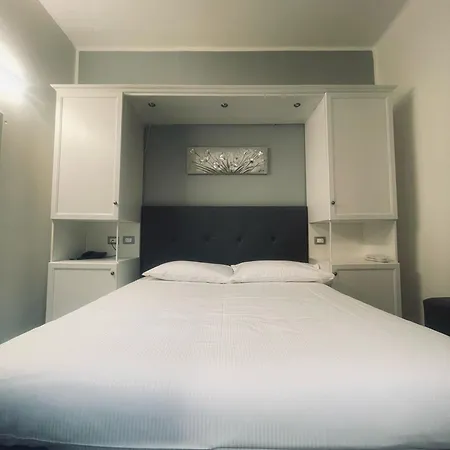 Holiday- Finestrella Hotel Bolonia