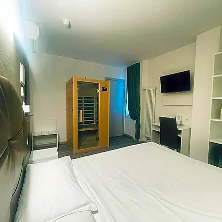 Holiday- Finestrella 3*