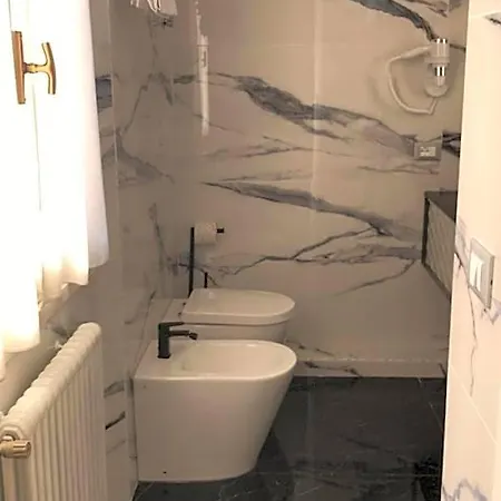 Holiday- Finestrella 3* Bologna