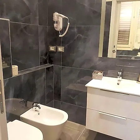 Hotel Holiday- Finestrella Bologna