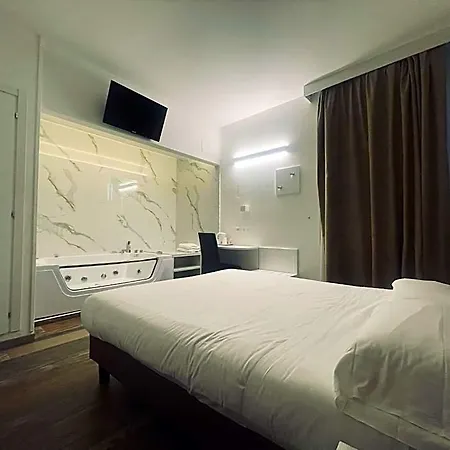 Holiday- Finestrella 3*