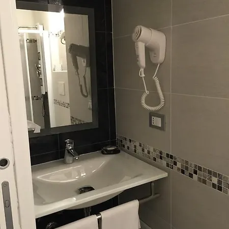 Holiday- Finestrella Hotel Bolonia