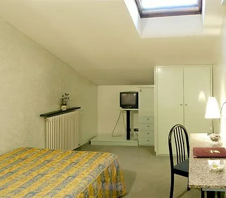 Hotel Holiday- Finestrella Bolonia