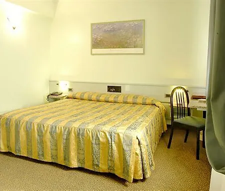 Hotell Holiday- Finestrella 3*