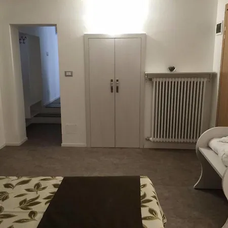 Holiday- Finestrella 3* Bologna