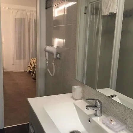 Holiday- Finestrella 3* Bolonia