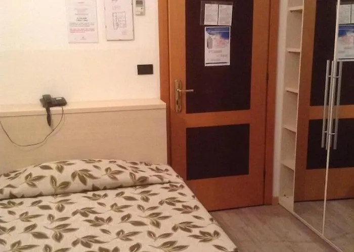 Hotel Holiday- Finestrella 3*