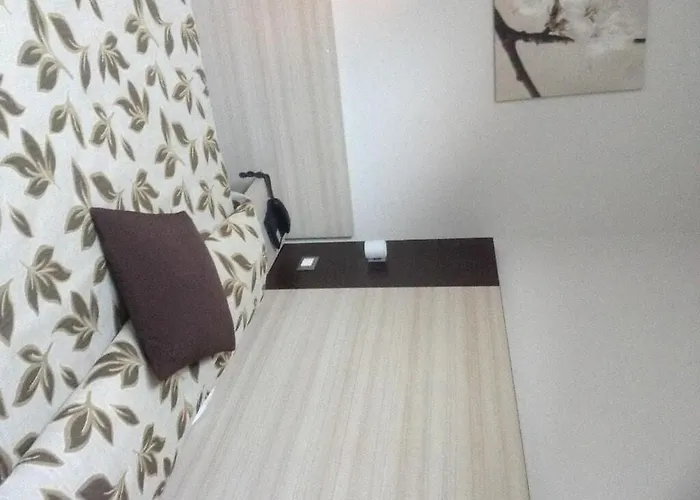 Holiday- Finestrella