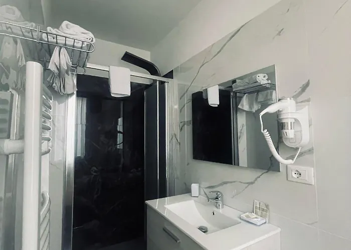 Holiday- Finestrella