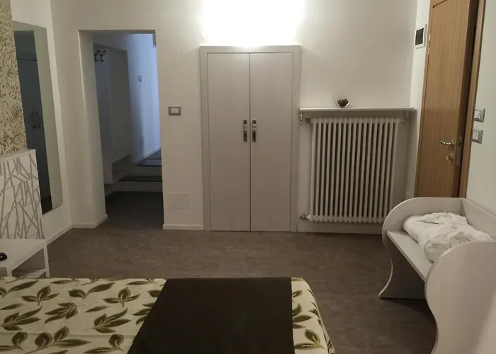 Holiday- Finestrella 3* Bologna