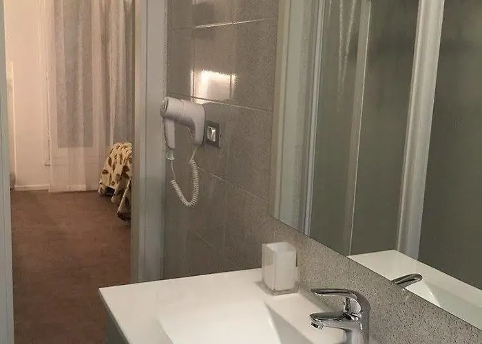 Holiday- Finestrella 3* Болонья