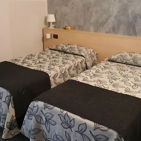 Holiday- Finestrella מלון 3*