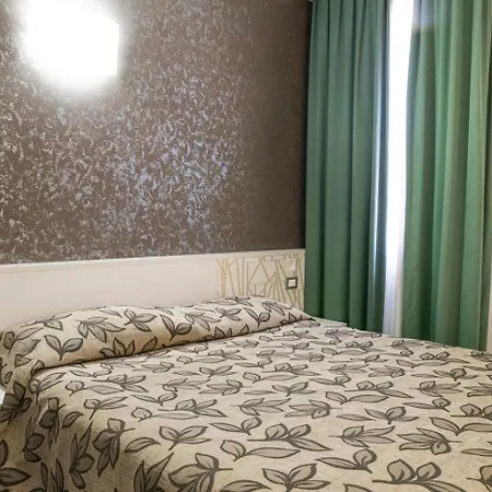 Holiday- Finestrella מלון 3*