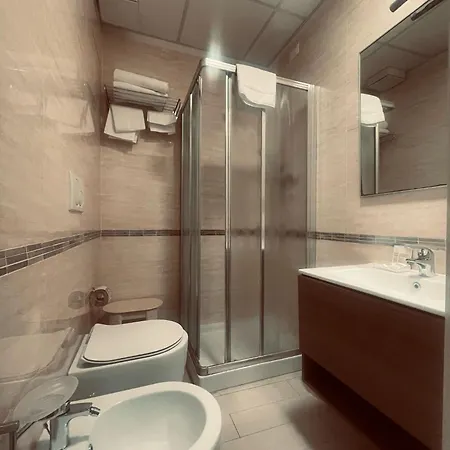 Holiday- Finestrella מלון