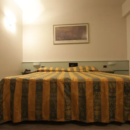 Holiday- Finestrella 3* בולוניה