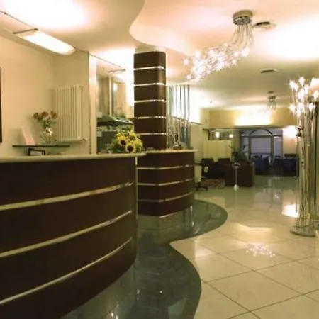 Holiday- Finestrella מלון 3*