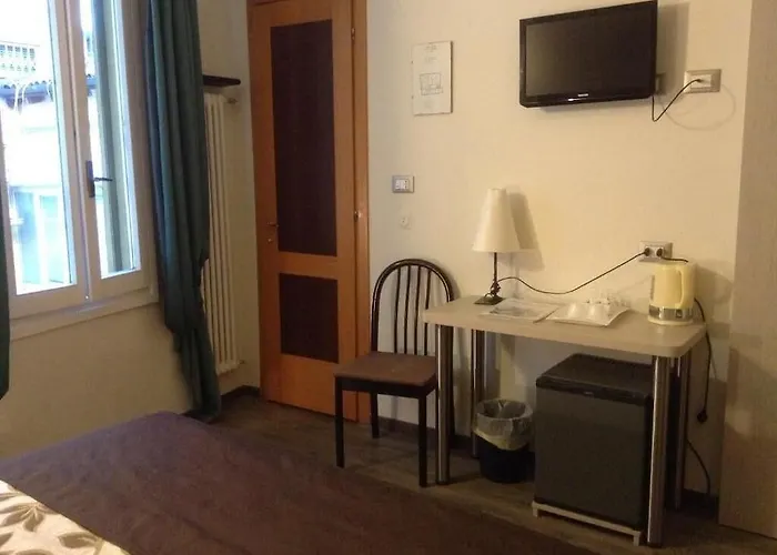 Hotel Holiday- Finestrella